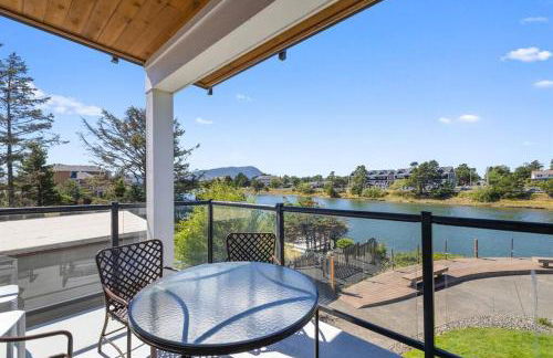 Seaside Waterfront condo walking to downtown and beach - Foto 16