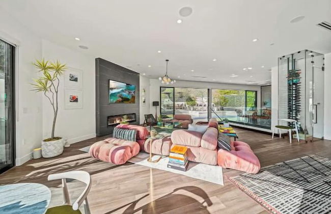 Willow Glen - Hollywood Hills Multi-level Villa With Theater & Pool - Photo 25