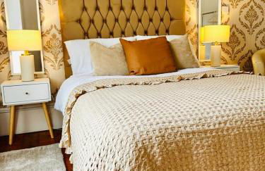 THE LAZY LION - Spacious 2 Bedroom - Town Centre Holiday Home Apartment - Photo 6