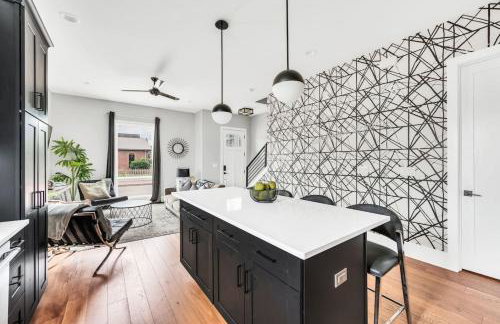 Luxury and Spacious Home with Private Garage and Fire Pit - Foto 1