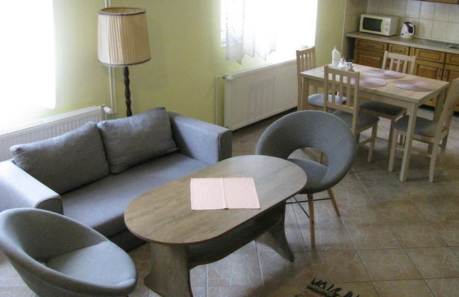 Modern Apartment in Carlsbad With Garden - Photo 3