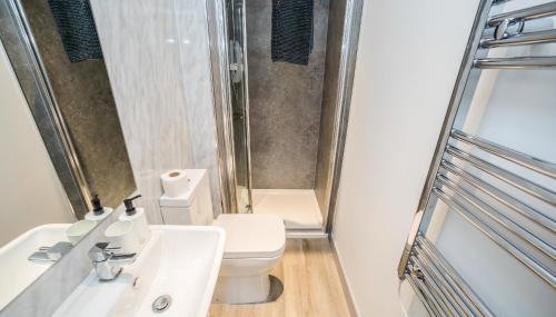 Essential Studio in the Heart of Huddersfield - Foto 5, towels, Shower