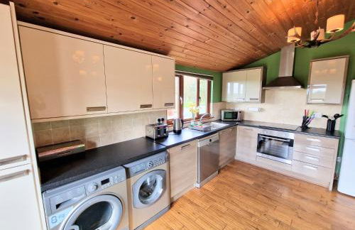 Torridon 1 with Private Hot Tub - Fife - Loch Leven - Lomond Hills- Pet Friendly - Photo 2