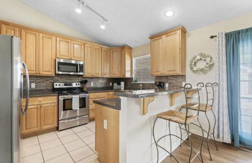 Escape to Paradise w Saltwater Pool 25 Min to PCB - Foto 8