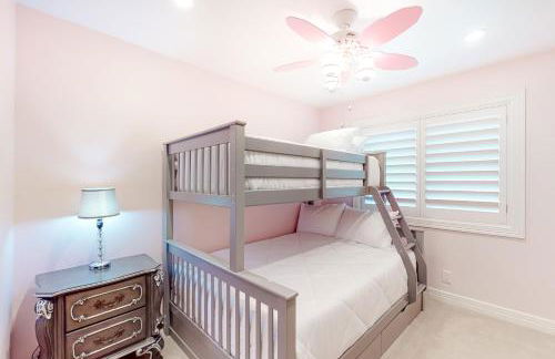 Lakefront home with hot tub, dock, kayaks, central AC, & great lake views - Foto 15