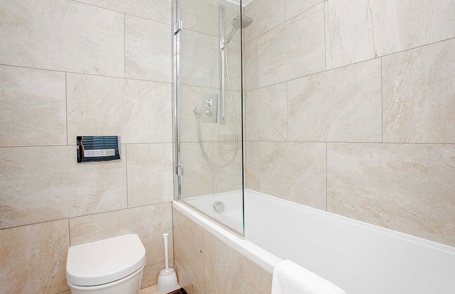 Exquisite 2 Bedroom Apartment In Bank - Photo 13