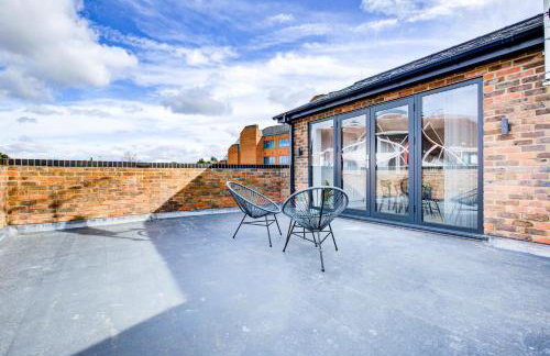 Hybrid Resi - Uxbridge, On-site car or van parking, near London Heathrow Airport - Photo 48