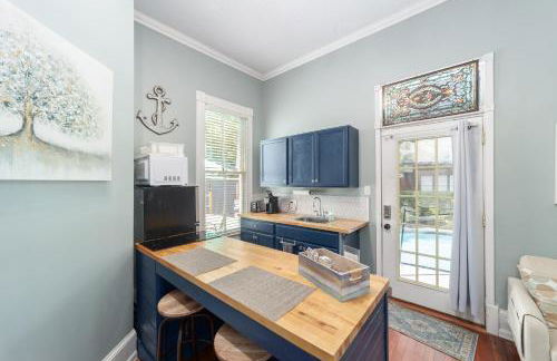 Martin B- historic district apt with pool - Foto 6