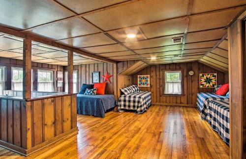 Remodeled Historic Farmhouse about 20 Mi to KC! - Foto 20