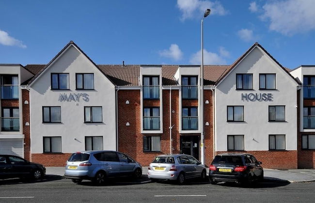 May's House - Photo 2