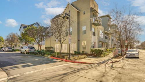 Walk to BART Station Richmond Townhome with Balcony - Foto 4