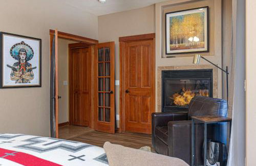 HotTub-Elkpoint-True Ski In Ski Out Family &Pet Friendly - Photo 19