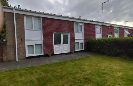 Leeson House in Harborne, Birmingham near Botanical Gardens, Queen Elizabeth Hospital, Birmingham University, Utilita Arena, Edgbaston Cricket Ground, Cadbury World and the Midland Art Centre, with free parking - Photo 7