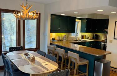 Hot Tub & Firepit Near Ski Resorts & Cozy Modern Cabin - Foto 5