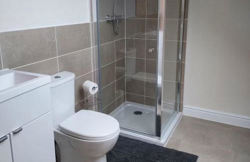 Comfortable 4BR stay in Bourne, Free Parking, Sleeps 7, Families & Contractors Welcome - Foto 29