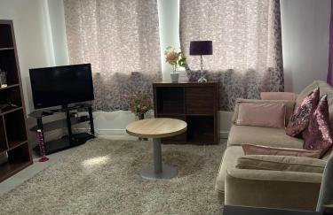 Chic 2 Bed Apartment with Free Parking- Recently Redecorated, 10 Minutes to City Centre - Foto 5
