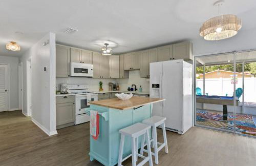 5 min Beaches~Mini Golf~Pool Table~Pets~KING BED + - Foto 10