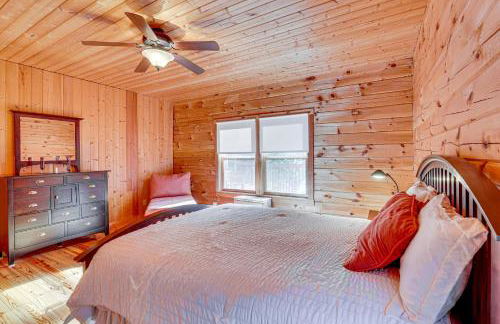 15 Mi to Snowshoe Resort Cabin with Deck and Fire Pit - Foto 9