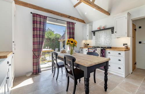 Queens Barn - Photo 9