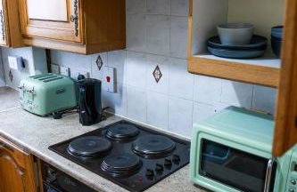 Modern 2 Bed Sleeps 6 near O2 ExCeL Enjoy river views and easy access to the IFS Cloud Cable Car Features 2 bedrooms plus a sofa bed for 6 guests - Foto 2