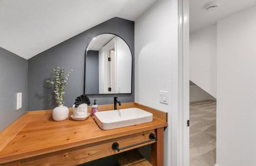 Sunny 3BR Retreat Near Everett Waterfront - Photo 25