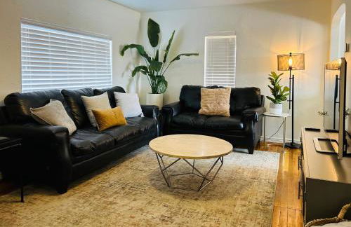 Home Sweet Idahome, feels like home with all the decor you wish you could afford King bed in master, fully fenced dog friendly yard, a few blocks from BSU and downtown Boise, Your perfect stay! - Foto 4