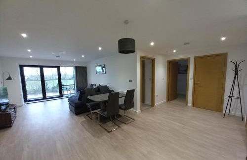 Central Modern and Spacious River view Apartment with parking - Foto 14