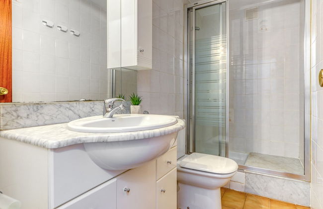 Apartment in Rosas Near Platja de Sta Margarida - Photo 13