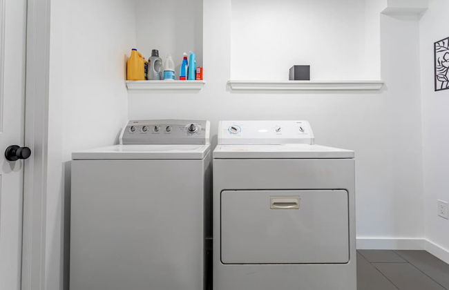 Family Fun Oasis Hot Tub Steam Room Pool Stream Firepit Games - Foto 44