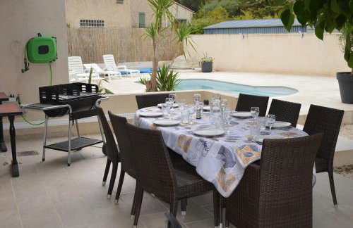Villa wifi 8 à 10 personnes BBQ piscine situation centrale à Cuges les pins Sainte Baume 2km OK Corral 20km Marseille centre 20km Var - Foto 23