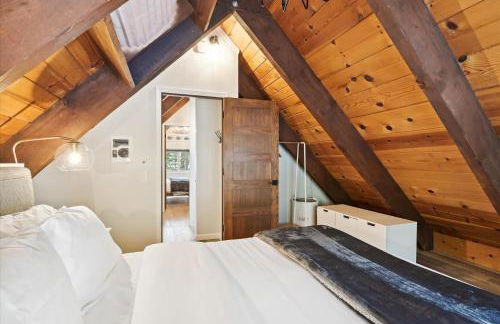 Cobalt Cabin by Tahoe Getaways - Beautifully Remodeled Pet Friendly 3 BR with Hot Tub & EV - Foto 18