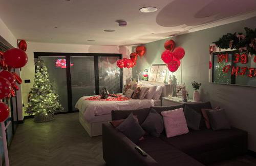 Little Woodlands Chalet with Private Garden & Hot Tub - Foto 7