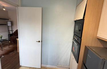 Elegant 1-Bedroom Flat With Stunning Thames views - Photo 13