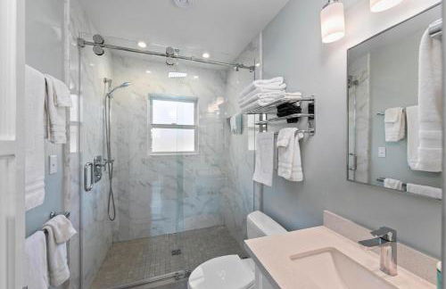 Modern Luxury 2BR Apt in Heart of Ocean Beach - Photo 17