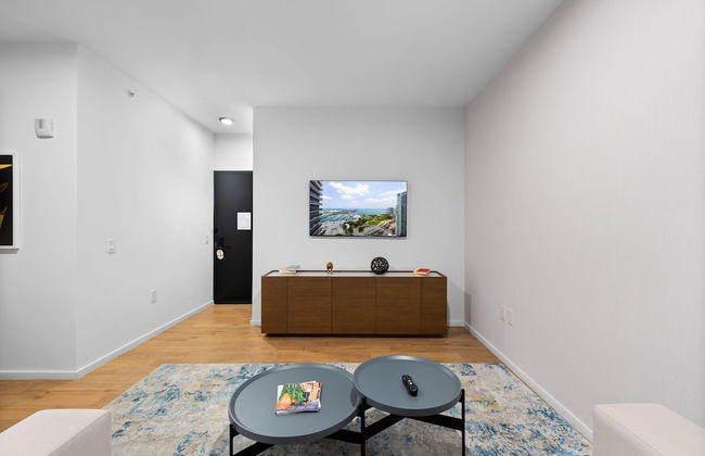 Apt with Stunning View at Downtown Miami - Photo 15