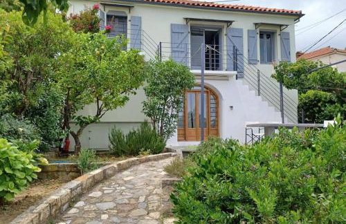 The Arch House - Photo 1