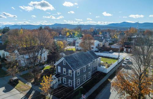 Updated Family-sized Home in Heart of Rutland, Near Slopes, EV Level 2, Hot Tub - Photo 44