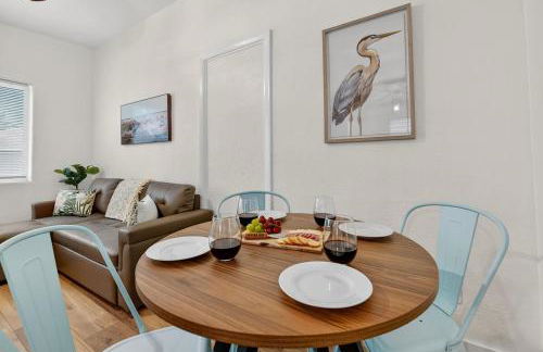 Vintage Florida Pet-Friendly Retreat - Photo 10