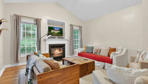 Screened Porch w Swing, Fire Pit, Grill & Deck - Photo 5