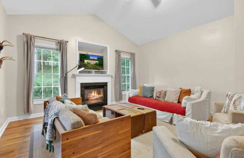 Screened Porch w Swing, Fire Pit, Grill & Deck - Photo 5