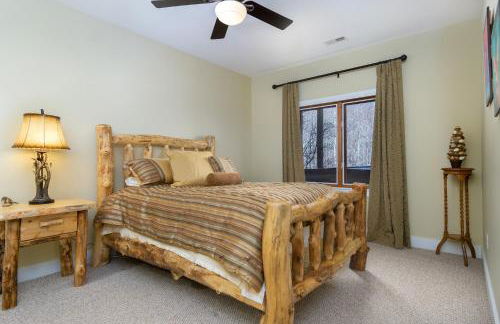 Fireside Retreat Hot Tub, Game Area, Fire Pit & Mountaintop Views! - Foto 40