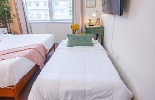 The Botanical Suite Newly Built Upscale Central - Photo 13