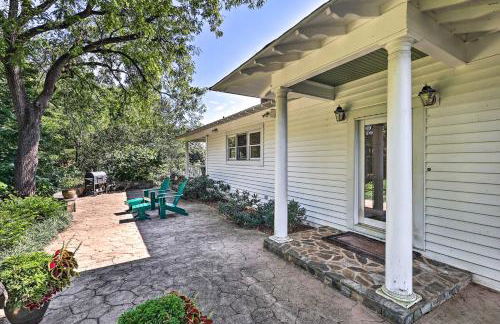 Lush Elkin Home with Porch Views and Pool Table - Foto 38