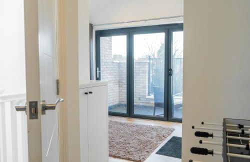 Modern Entire Unit 3BR, 3BA, balcony, 86inch TV - 15mins to city - Foto 6