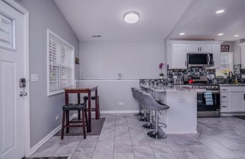 3BR 2BTH Waterfront Vacation Rental on Riverwalk to Downtown McHenry with Pier - Foto 19