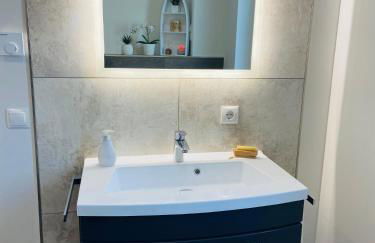 8 Personen Ferienhaus ,,Seegelblick" am Goitzschesee, erste Reihe am Strand mit Sauna, Whirlpool, Kamin, Wallbox & SUP - Foto 28