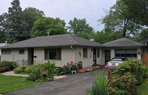 Fully Updated 3-Bedroom Ranch with Stylish Interiors, Full Furnishings, and Backyard Hangout Spaces - Foto 26