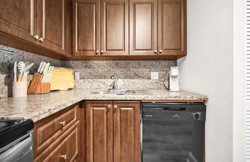 Serene Poolside Getaway Lake Access Parking - Foto 72