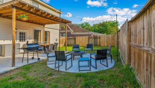 Cypress 5 Bedroom Retreat with Hot Tub, Firepit and Game Tables! Pet Friendly - Foto 2