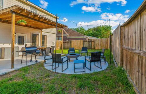 Cypress 5 Bedroom Retreat with Hot Tub, Firepit and Game Tables! Pet Friendly - Foto 2